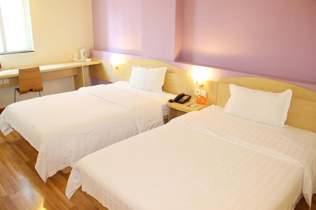 7Days Inn Dalian Gangwan Square Station Port الغرفة الصورة