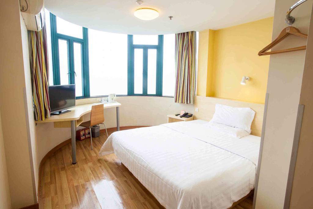 7Days Inn Dalian Gangwan Square Station Port الغرفة الصورة